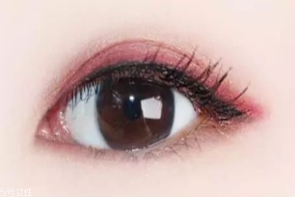 夏天涂什么顏色的眼影好看 適合夏天的眼影色 夏天涂什么顏色的眼影好看 適合夏天的眼影色