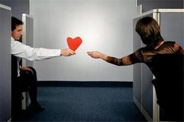 怎么追喜歡的男同事 喜歡上男同事怎么辦 怎么追喜歡的男同事 喜歡上男同事怎么辦