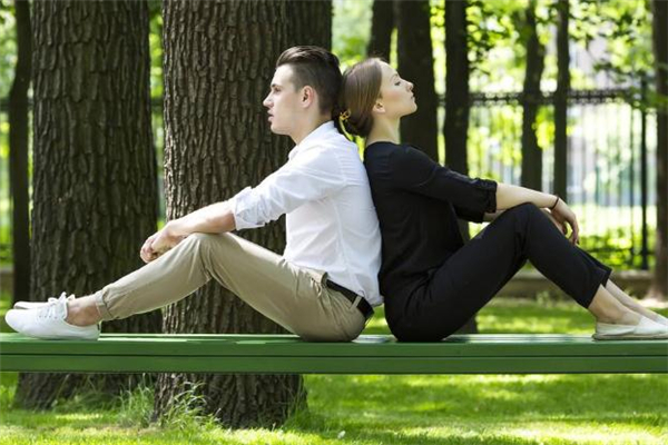 女朋友說肚子疼怎么回答 女朋友說肚子疼標準答案 女朋友說肚子疼怎么回答 女朋友說肚子疼標準答案