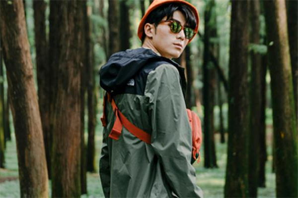 沖鋒衣皺了怎么恢復(fù) 沖鋒衣起褶子怎么辦 沖鋒衣皺了怎么恢復(fù) 沖鋒衣起褶子怎么辦