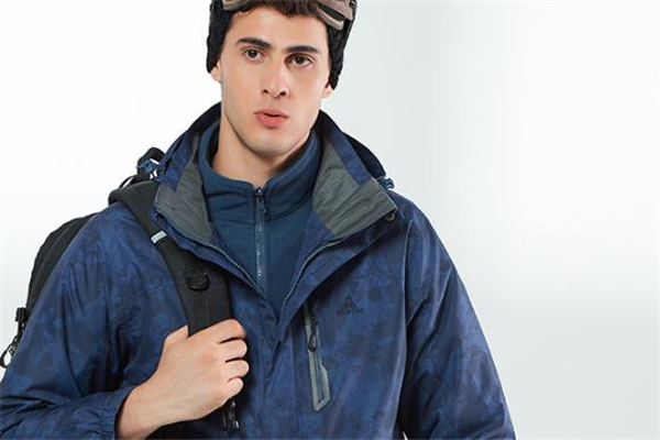 沖鋒衣日?？梢源﹩?沖鋒衣日常穿難看嗎