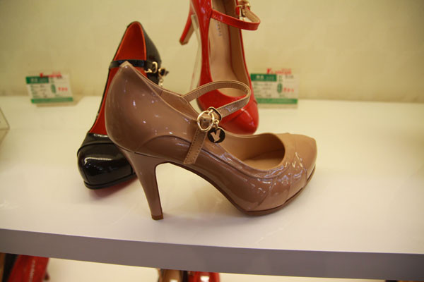 意爾康鞋子是哪里產(chǎn)的 意爾康鞋子保修多長(zhǎng)時(shí)間 意爾康鞋子是哪里產(chǎn)的 意爾康鞋子保修多長(zhǎng)時(shí)間