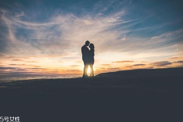 戀愛(ài)倦怠期有什么表現(xiàn) 如何度過(guò)戀愛(ài)倦怠期 戀愛(ài)倦怠期有什么表現(xiàn) 如何度過(guò)戀愛(ài)倦怠期