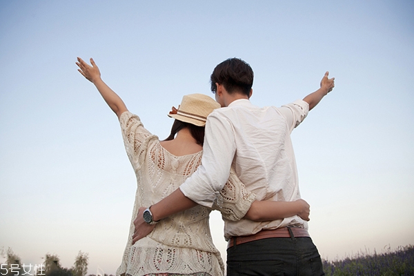 大學(xué)生應(yīng)該怎么對(duì)待校園戀愛(ài) 校園戀愛(ài)要注意什么 大學(xué)生應(yīng)該怎么對(duì)待校園戀愛(ài) 校園戀愛(ài)要注意什么