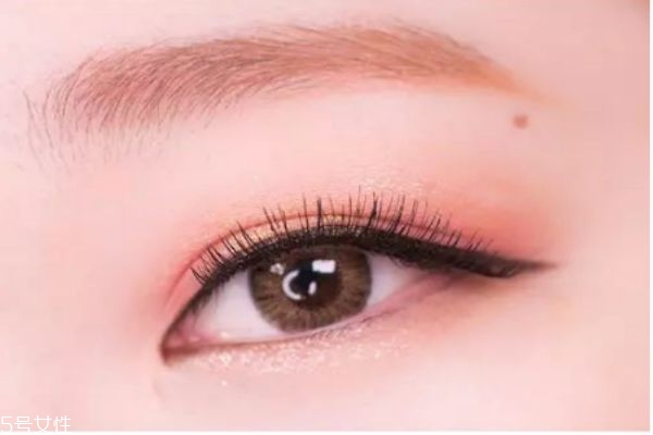 夏天涂什么顏色的眼影好看 適合夏天的眼影色 夏天涂什么顏色的眼影好看 適合夏天的眼影色