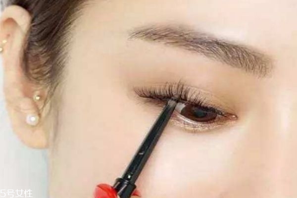 新手畫(huà)眼線(xiàn)使用哪種產(chǎn)品好 新手畫(huà)眼線(xiàn)用什么最好 新手畫(huà)眼線(xiàn)使用哪種產(chǎn)品好 新手畫(huà)眼線(xiàn)用什么最好