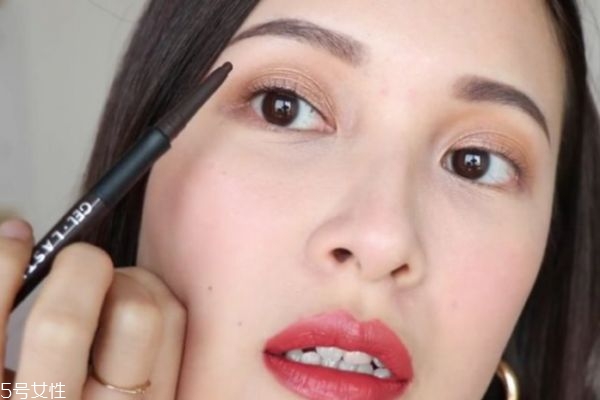 畫眼妝要準(zhǔn)備哪些東西 畫眼妝要注意什么 畫眼妝要準(zhǔn)備哪些東西 畫眼妝要注意什么