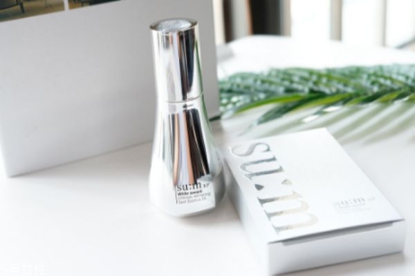 sum37淡斑小手電好用嗎 呼吸蘇秘美白淡斑精華評價 sum37淡斑小手電好用嗎 呼吸蘇秘美白淡斑精華評價