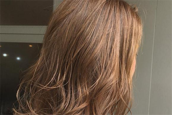 檀棕色屬于什么色系 檀棕色需要漂嗎 檀棕色屬于什么色系 檀棕色需要漂嗎