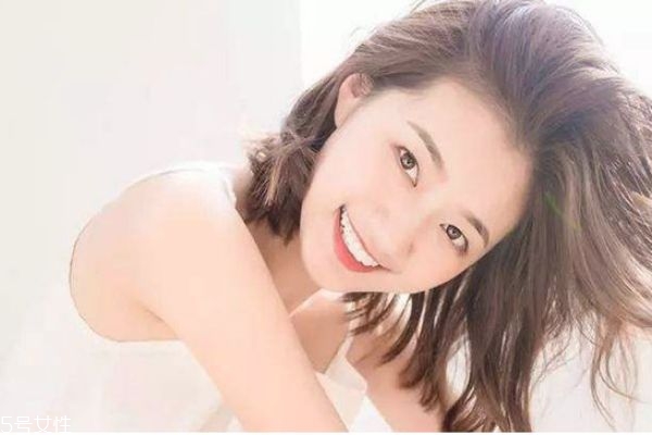 女人夏天怎么保養(yǎng)皮膚 夏季適合選擇什么護膚品