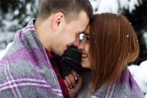 女生同意你追她的表現(xiàn) 女生讓你追她的暗示 女生同意你追她的表現(xiàn) 女生讓你追她的暗示