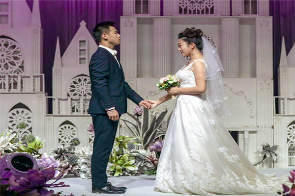 情侶間怎么處理經(jīng)濟(jì)問題 情侶間經(jīng)濟(jì)應(yīng)該獨(dú)立嗎 情侶間怎么處理經(jīng)濟(jì)問題 情侶間經(jīng)濟(jì)應(yīng)該獨(dú)立嗎