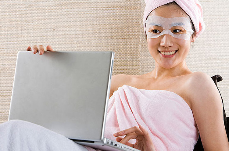 水膜能敷眼睛周圍嗎 避開(kāi)眼周為宜 水膜能敷眼睛周圍嗎 避開(kāi)眼周為宜