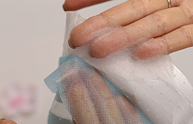 怎樣用蒸餾水做水膜 蒸餾水水膜可以天天做嗎 怎樣用蒸餾水做水膜 蒸餾水水膜可以天天做嗎