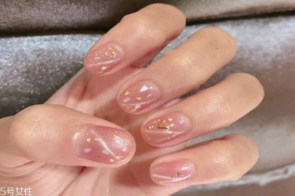 秋天適合的美甲款式 適合秋天的美甲圖片 秋天適合的美甲款式 適合秋天的美甲圖片