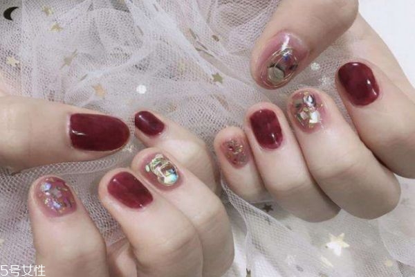 秋天適合的美甲款式 適合秋天的美甲圖片 秋天適合的美甲款式 適合秋天的美甲圖片