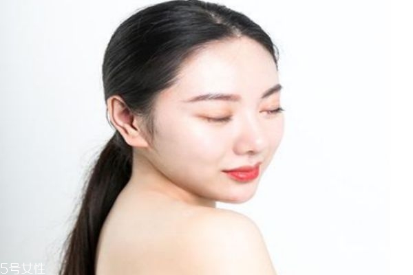 干性皮膚如何補(bǔ)水 干性皮膚補(bǔ)水方法 干性皮膚如何補(bǔ)水 干性皮膚補(bǔ)水方法