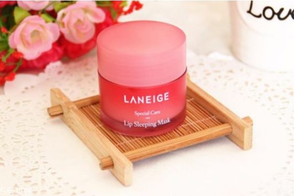 唇膜怎么用 使用唇膜的注意事項 唇膜怎么用 使用唇膜的注意事項