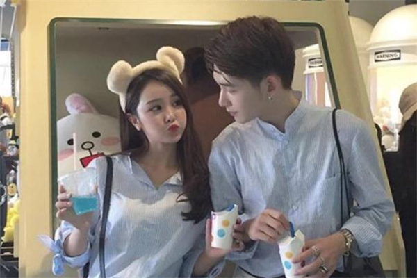 女生說(shuō)她長(zhǎng)痘痘了怎么回復(fù) 女生說(shuō)長(zhǎng)痘痘什么意思 女生說(shuō)她長(zhǎng)痘痘了怎么回復(fù) 女生說(shuō)長(zhǎng)痘痘什么意思