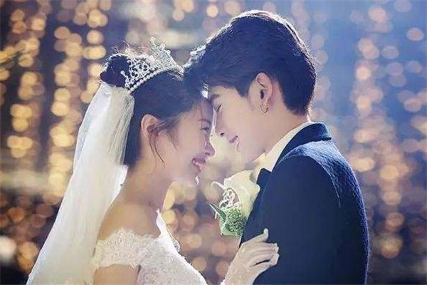 女生說(shuō)她長(zhǎng)痘痘了怎么回復(fù) 女生說(shuō)長(zhǎng)痘痘什么意思 女生說(shuō)她長(zhǎng)痘痘了怎么回復(fù) 女生說(shuō)長(zhǎng)痘痘什么意思