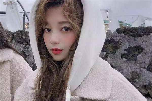 蜂蜜茶色和奶茶色哪個好看 蜂蜜茶色和奶茶色哪個顯白 蜂蜜茶色和奶茶色哪個好看 蜂蜜茶色和奶茶色哪個顯白