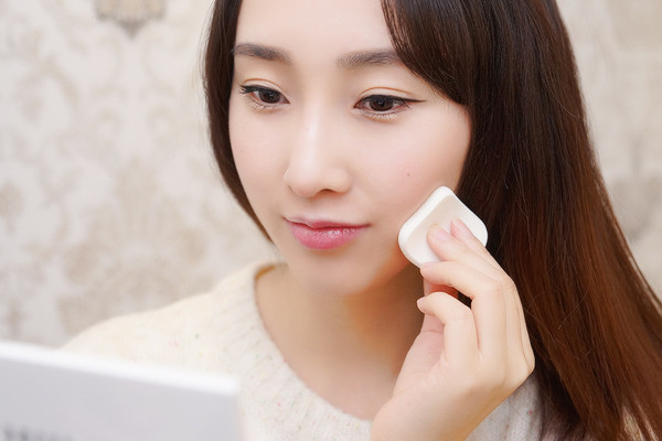 裸妝初學(xué)者步驟 裸妝需要哪些化妝品 裸妝初學(xué)者步驟 裸妝需要哪些化妝品