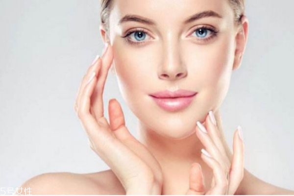 油性皮膚會(huì)缺水嗎 油性皮膚怎么護(hù)膚有效 油性皮膚會(huì)缺水嗎 油性皮膚怎么護(hù)膚有效