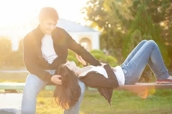 婚姻到底是不是愛情的墳?zāi)?婚后那6種女人必出軌 婚姻到底是不是愛情的墳?zāi)?婚后那6種女人必出軌