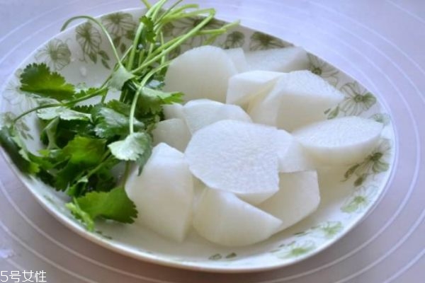 白蘿卜有什么營(yíng)養(yǎng)價(jià)值呢 孕婦可以吃白蘿卜嗎 白蘿卜有什么營(yíng)養(yǎng)價(jià)值呢 孕婦可以吃白蘿卜嗎