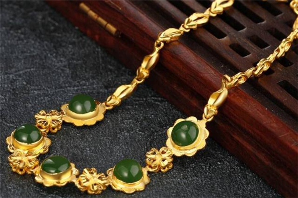 金鑲玉手鏈一般多少錢 金鑲玉手鏈的寓意 金鑲玉手鏈一般多少錢 金鑲玉手鏈的寓意