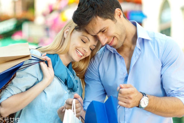 男女戀愛期間應該誰付錢 舍得為你花錢的男人才是真愛嗎