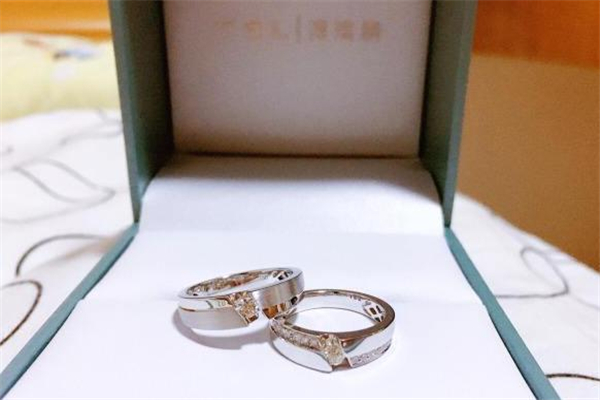 謝瑞麟和周生生哪個好 謝瑞麟和周生生品牌對比 謝瑞麟和周生生哪個好 謝瑞麟和周生生品牌對比