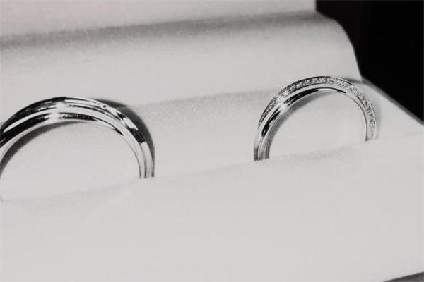 謝瑞麟和enzo哪個(gè)好 謝瑞麟和enzo選哪個(gè)