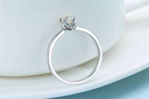 謝瑞麟和周六福哪個(gè)好 謝瑞麟和周六福哪個(gè)貴 謝瑞麟和周六福哪個(gè)好 謝瑞麟和周六福哪個(gè)貴