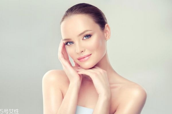 油性皮膚會(huì)缺水嗎 油性皮膚怎么護(hù)膚有效 油性皮膚會(huì)缺水嗎 油性皮膚怎么護(hù)膚有效