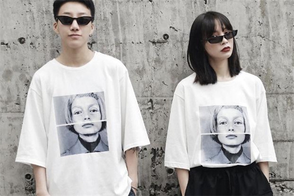 女生不回微信還要追嗎 女生不回微信是考驗?zāi)猩鷨? alt=