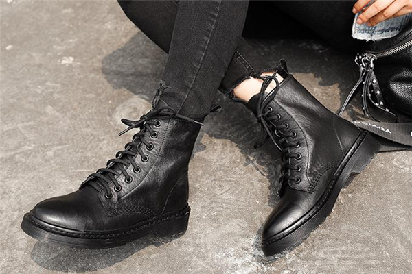 馬丁靴用什么鞋油保養(yǎng) 馬丁靴需要上鞋油嗎 馬丁靴用什么鞋油保養(yǎng) 馬丁靴需要上鞋油嗎