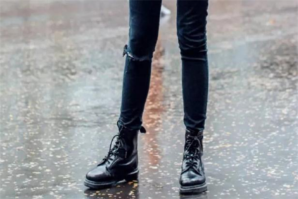 馬丁靴用什么鞋油保養(yǎng) 馬丁靴需要上鞋油嗎 馬丁靴用什么鞋油保養(yǎng) 馬丁靴需要上鞋油嗎