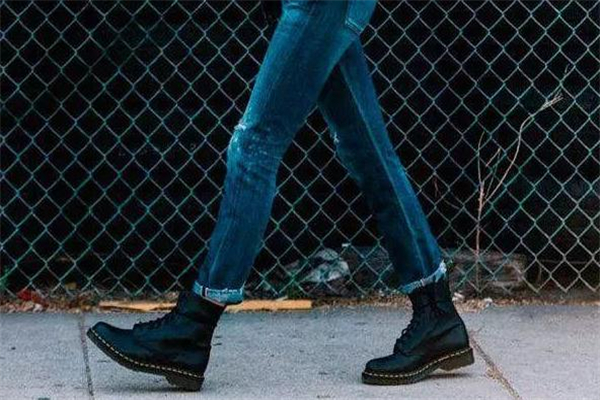 馬丁靴用什么鞋油保養(yǎng) 馬丁靴需要上鞋油嗎 馬丁靴用什么鞋油保養(yǎng) 馬丁靴需要上鞋油嗎