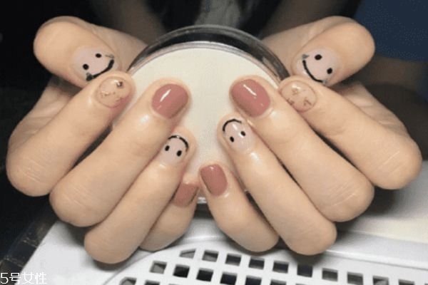 美甲笑臉圖案怎么畫 笑臉美甲圖片 美甲笑臉圖案怎么畫 笑臉美甲圖片