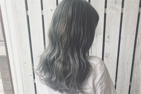 染發(fā)打蠟怎么操作 染發(fā)打蠟容易掉色嗎 染發(fā)打蠟怎么操作 染發(fā)打蠟容易掉色嗎