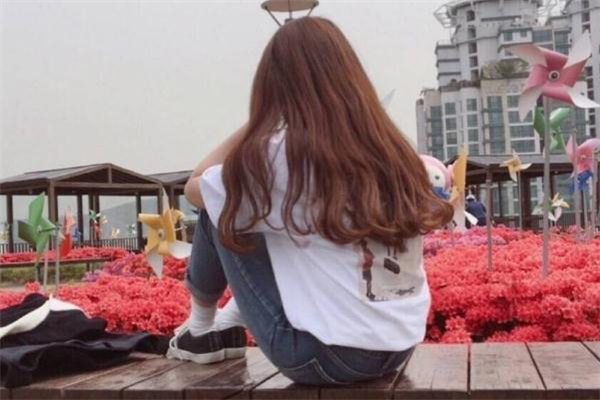 染發(fā)打蠟怎么操作 染發(fā)打蠟容易掉色嗎 染發(fā)打蠟怎么操作 染發(fā)打蠟容易掉色嗎