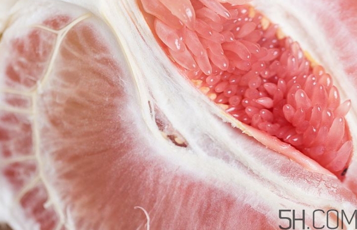 紅心柚子皮怎么是紅的？紅心柚子皮能吃嗎？