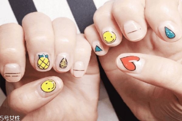美甲笑臉圖案怎么畫 笑臉美甲圖片 美甲笑臉圖案怎么畫 笑臉美甲圖片