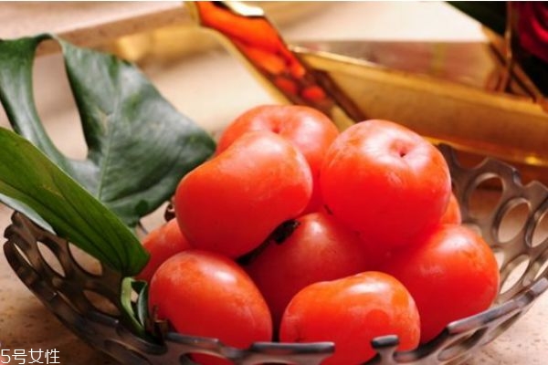 柿子里軟軟的片狀物是什么 柿子里軟軟的片狀物能吃嗎 柿子里軟軟的片狀物是什么 柿子里軟軟的片狀物能吃嗎