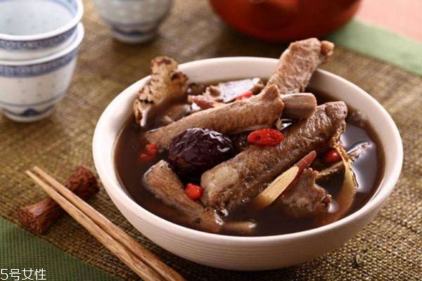 排骨怎么燉好吃又營養(yǎng) 怎么燉排骨好吃又簡單 排骨怎么燉好吃又營養(yǎng) 怎么燉排骨好吃又簡單