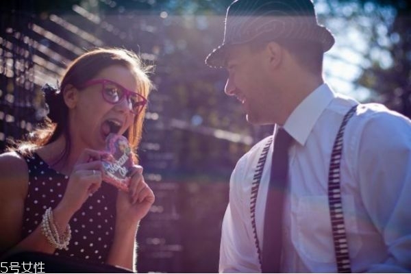 談戀愛男生應該怎么做 戀愛男生要怎么做才好 談戀愛男生應該怎么做 戀愛男生要怎么做才好