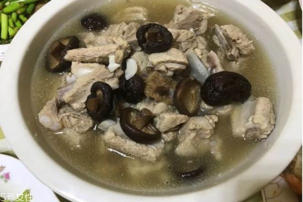 排骨怎么燉好吃又營養(yǎng) 怎么燉排骨好吃又簡單 排骨怎么燉好吃又營養(yǎng) 怎么燉排骨好吃又簡單