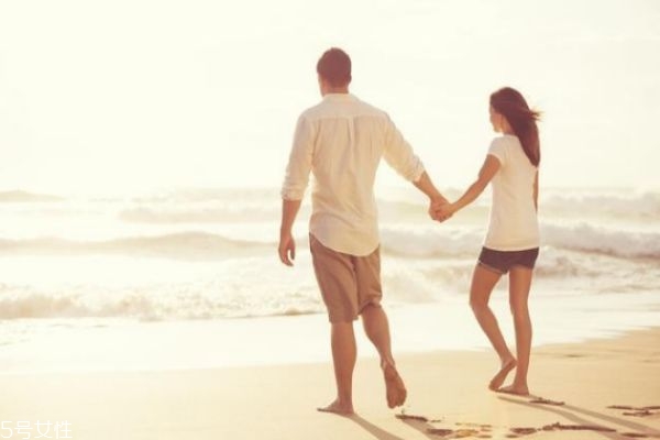 談戀愛男生問(wèn)女生要錢 男人向你要錢說(shuō)明什么