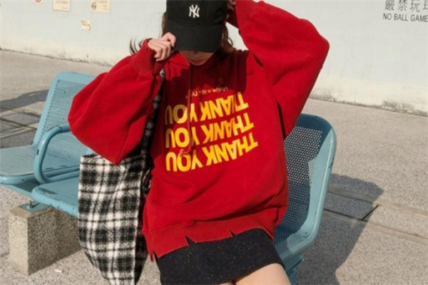 紅色衛(wèi)衣配什么裙子好看 紅色衛(wèi)衣搭配裙子圖片 紅色衛(wèi)衣配什么裙子好看 紅色衛(wèi)衣搭配裙子圖片